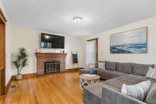 3br Gem 10 Min To Yale Walk To Tweed — New Haven