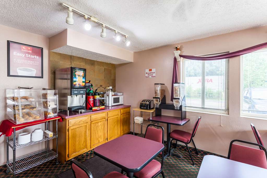 Econo Lodge Lincoln - photo 38