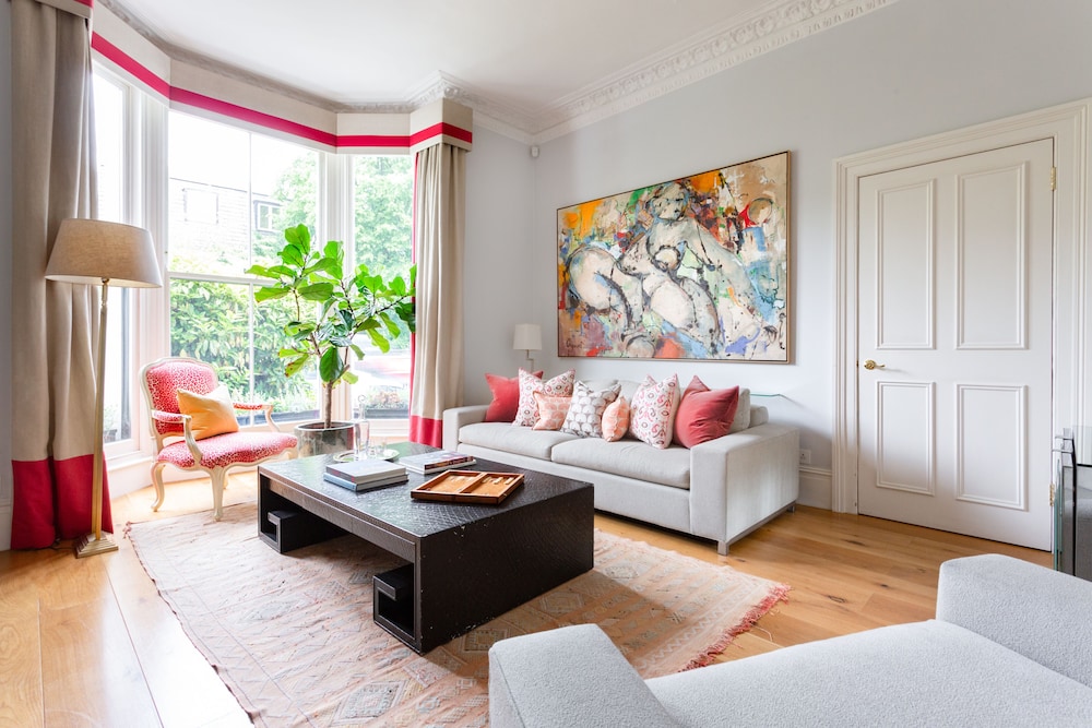 Warwick Gardens II by Onefinestay — 4-Star Luxury Hotel in London, United Kingdom