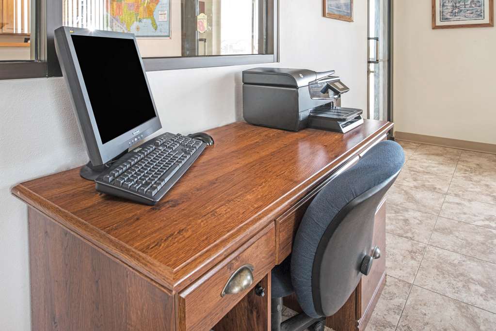 Super 8 by Wyndham Nebraska City - photo 7