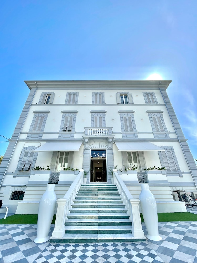 Hotel Tirreno — hotel in Massa