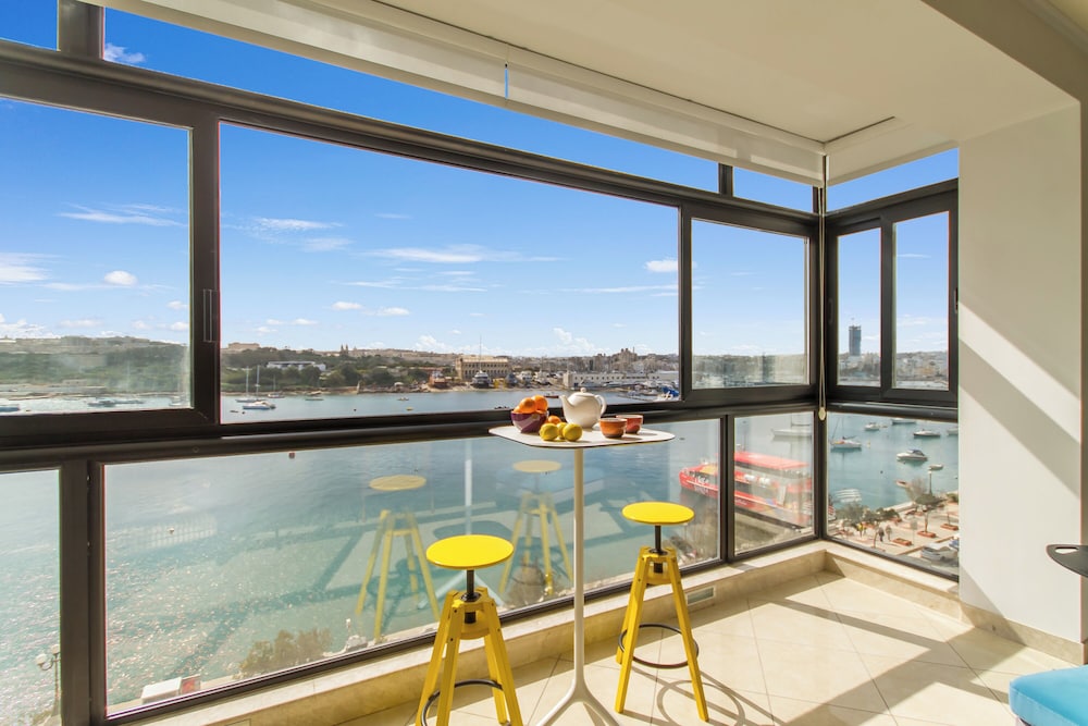A Magnificent Sunny Seafront Apart Sliema — 4-Star Luxury Hotel in Sliema, Malta