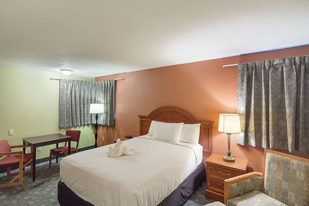 Rodeway Inn Wauseon - photo 17