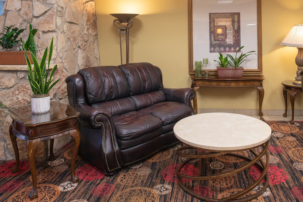 MCM Eleganté Hotel & Suites - photo 3