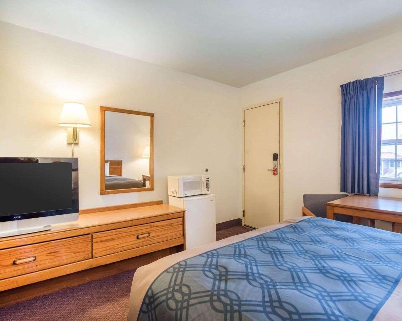 Econo Lodge Saint Albans - photo 23