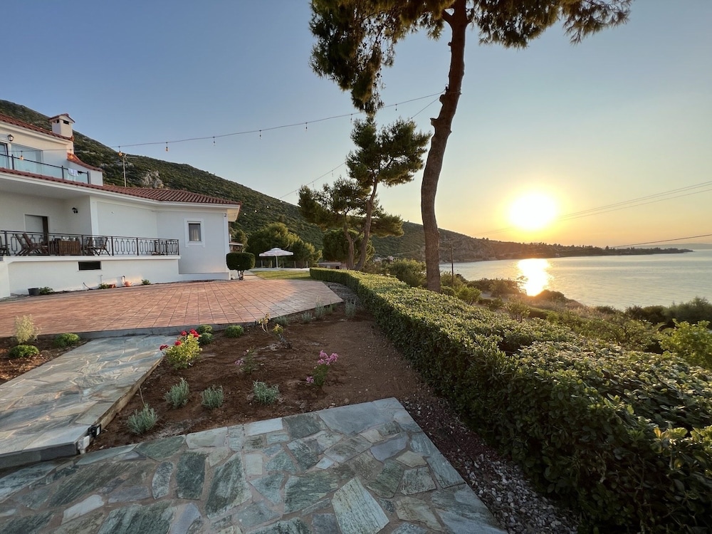 Villa Sophia in Drosia Chalkis — 4-Star Luxury Hotel in Chalkida, Greece