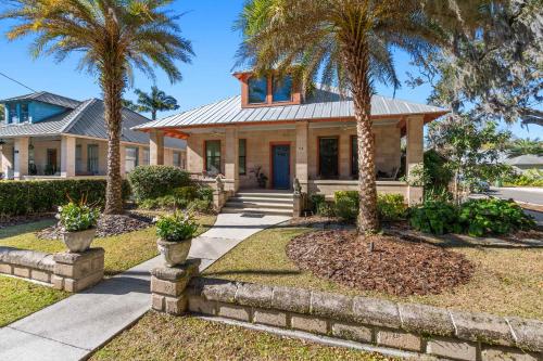 Twin Palms l Craftsman Cottage l Walk to DNTN — 4-Star Luxury Hotel in Saint Augustine, United States