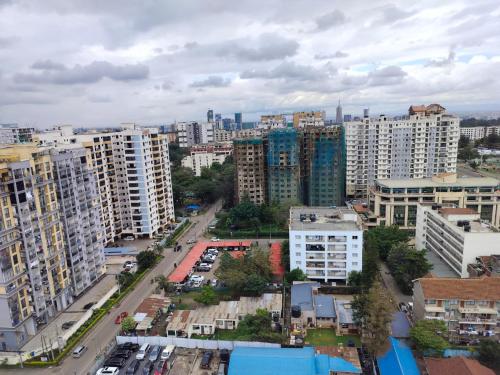 Charming Urban Retreat Apartment With Private Parking Fully Equipped Gym Children Playing Ground And Unbeatable City Views