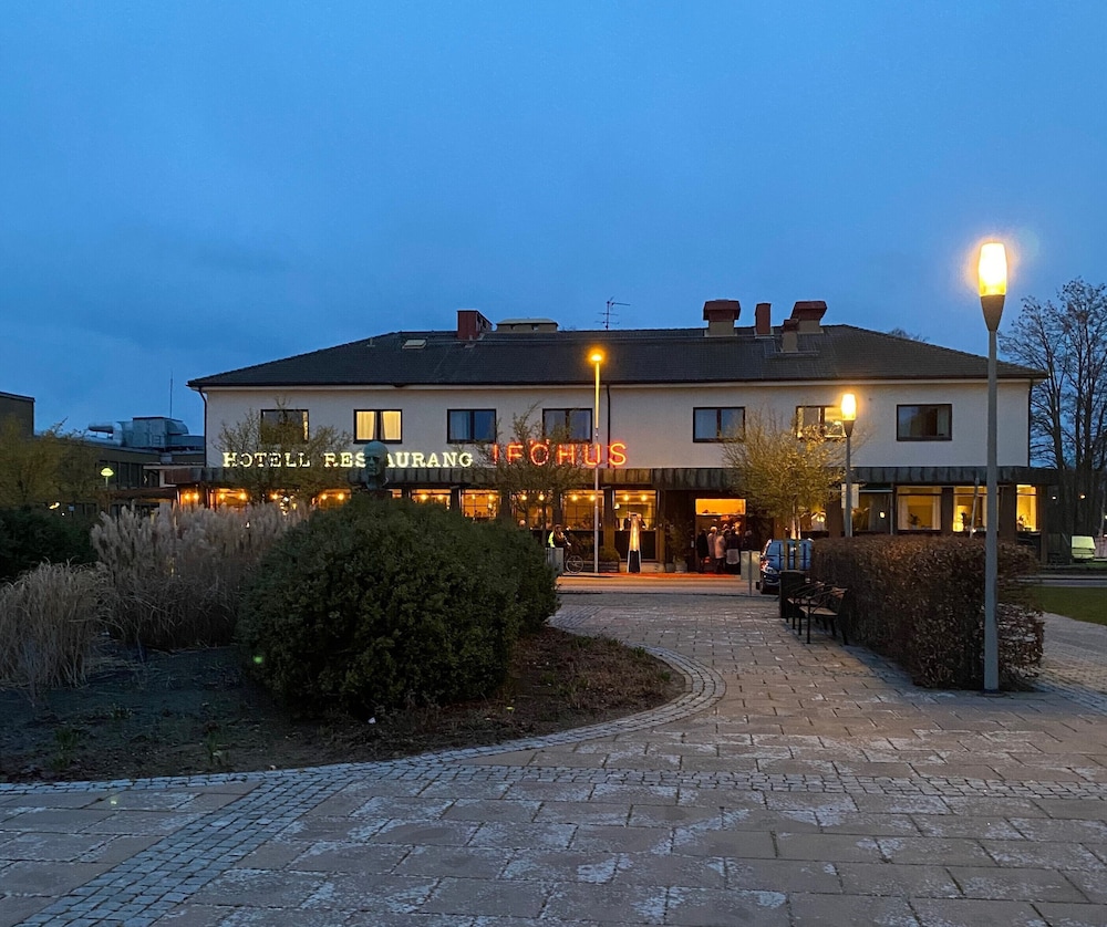 Hotell Iföhus - carbon neutral hotel in Bromoella