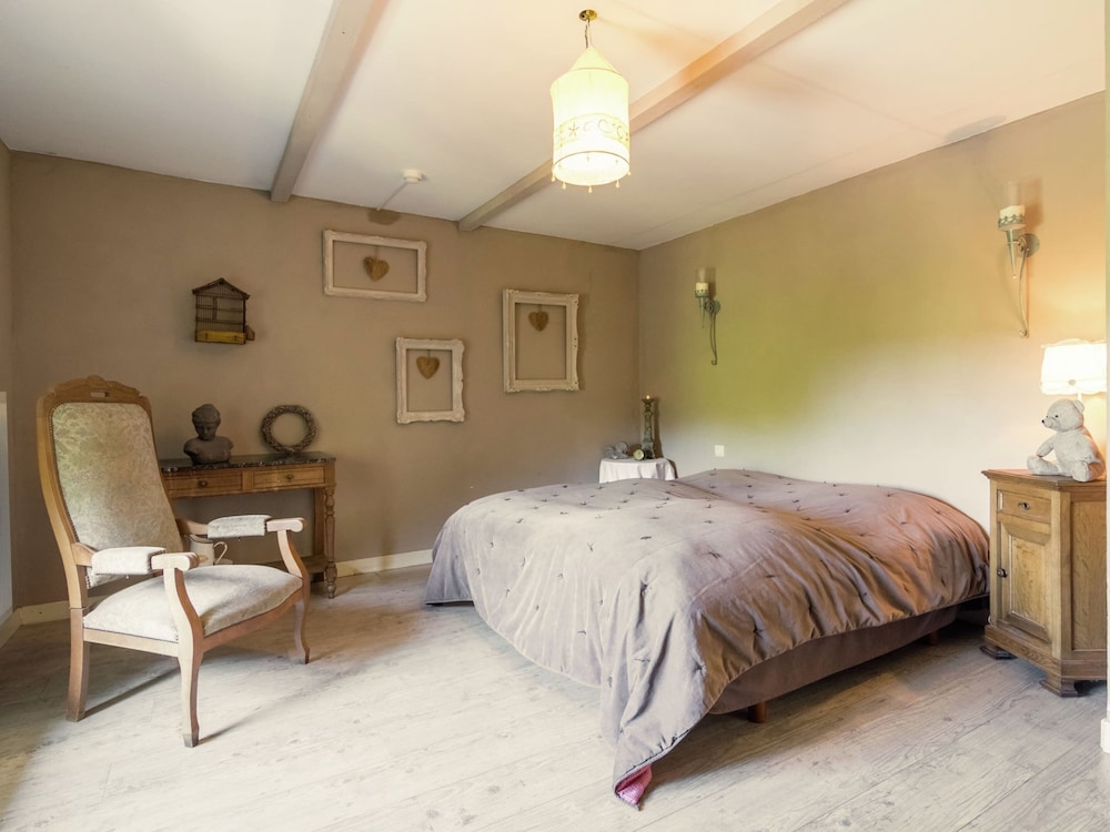 Quaint Holiday Home in Bièvre in the forest — Bievre — photo 4