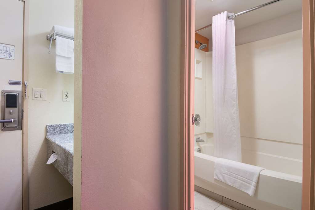 Rodeway Inn Wormleysburg Harrisburg - photo 12