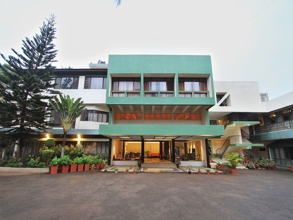 OYO 10542 The Planters Court in Chikmagalur, India