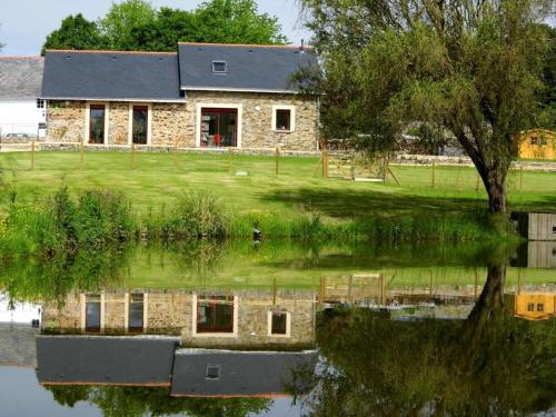 Gîte familial au calme avec étang privé proche Nantes jardin activités et accès PMR FR 1 306 961