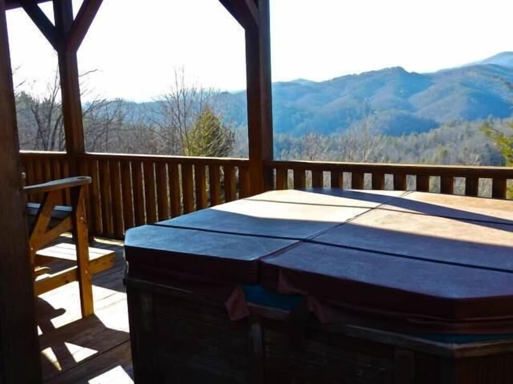 Cliffside by Leatherwood Mountains Resort in Ferguson, United States