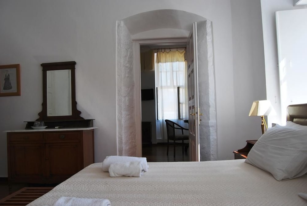 Miranda Hotel — Ydra — photo 5