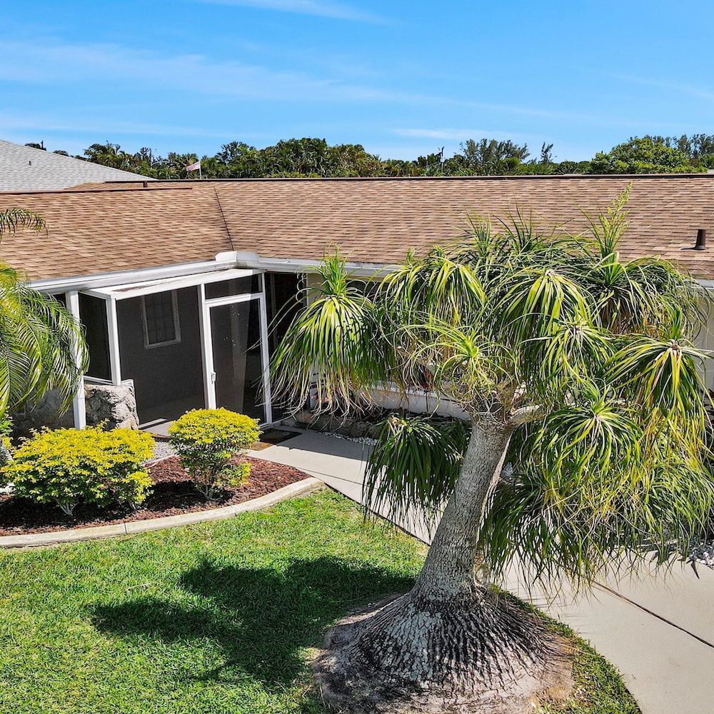Coral Sunshine Large South Terrace with Poolspa — Cape Coral — photo 3