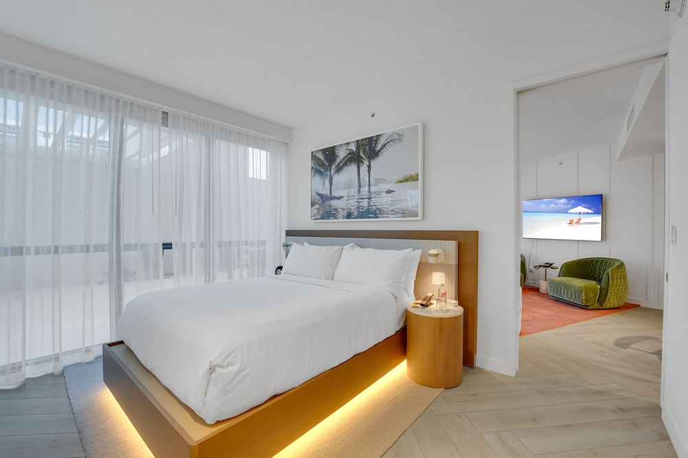 Private Residences at W SoBe by LRMB - photo 6