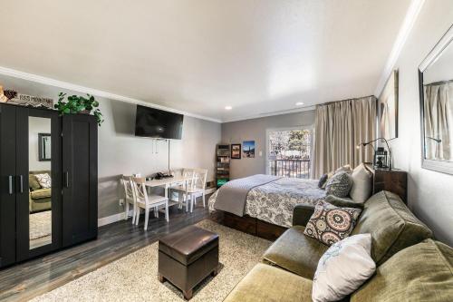 King Deluxe Studio 2nd Floor Unit 216 Bldg B in Truckee, United States