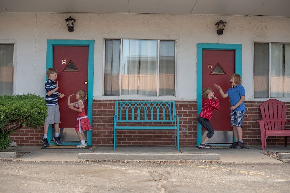 Circle R Motel - photo 46