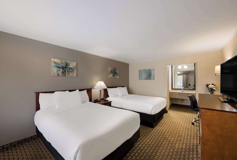 SureStay Plus by Best Western Woodbury Inn - photo 8