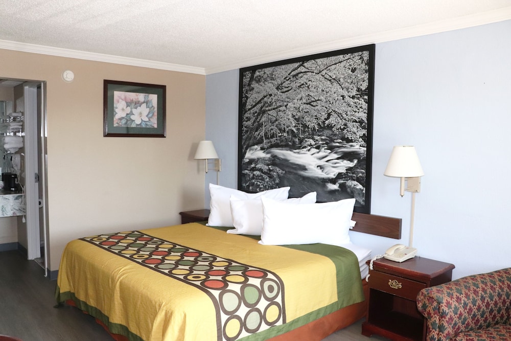 Super 8 by Wyndham Clarksville East - photo 13