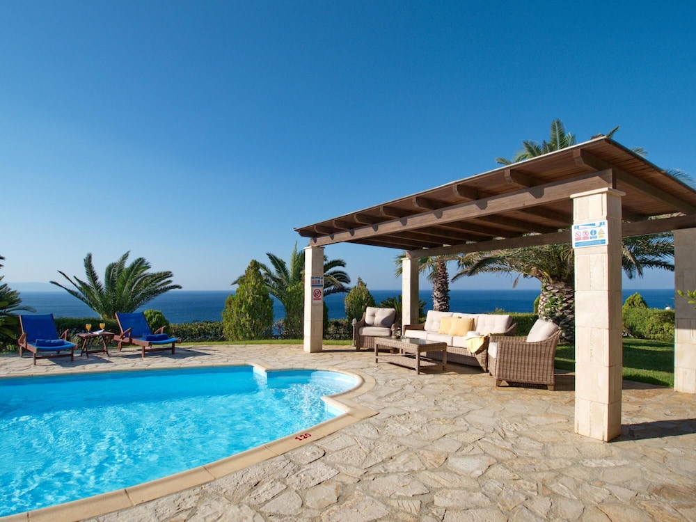 Villa Kephalos in Spartia — 4-Star Luxury Hotel in Kefalonia, Greece