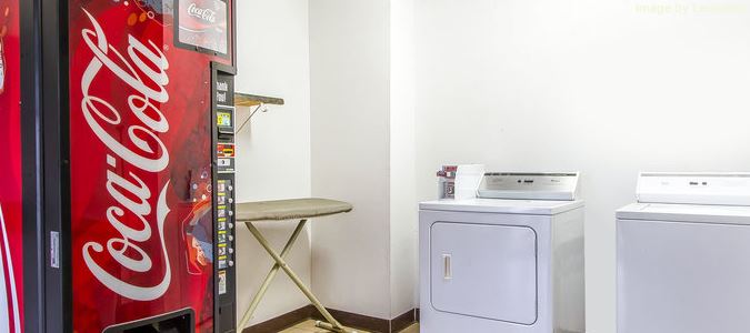 Econo Lodge Bloomington - photo 17