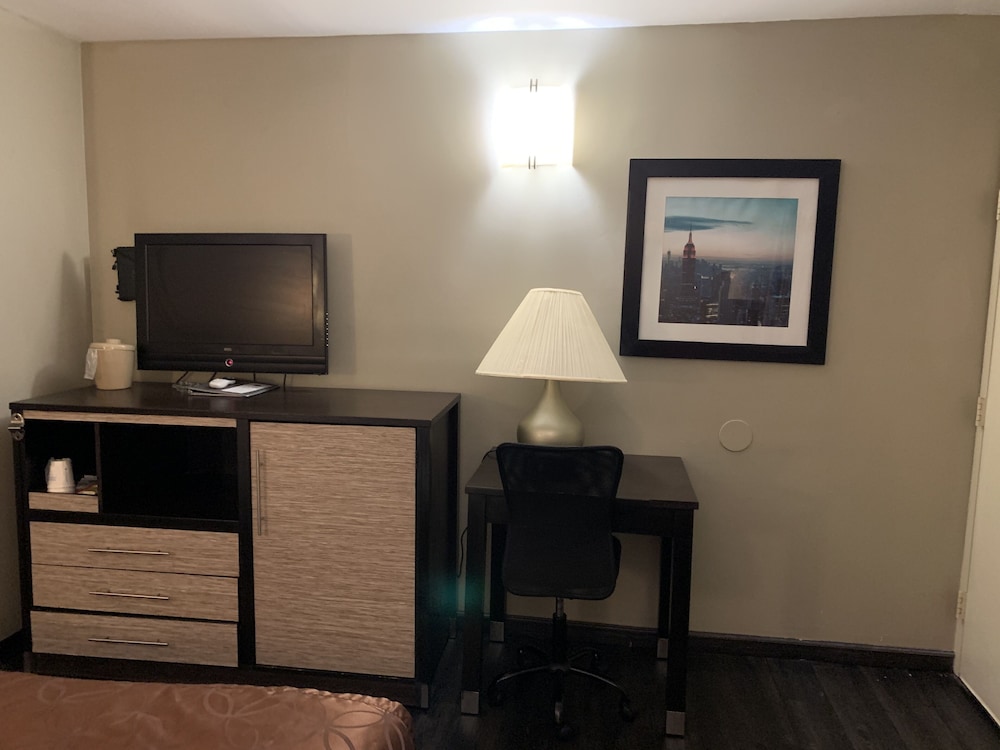 Ramada by Wyndham Rockville Centre - photo 14