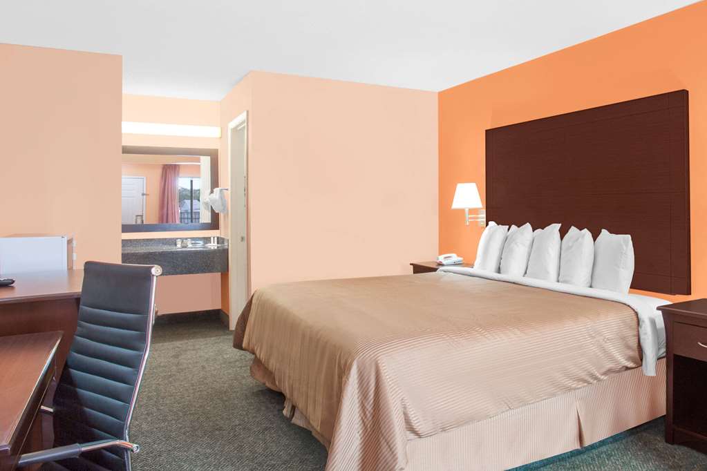 Days Inn by Wyndham Moulton - photo 7