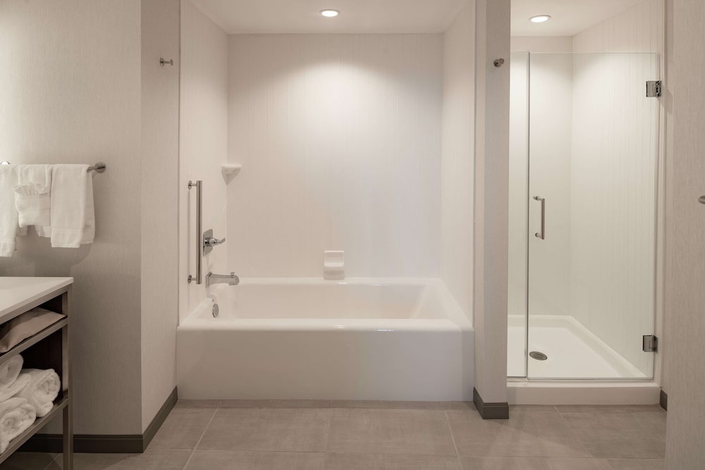 Hilton Garden Inn Dallas at Hurst Conference Center - photo 35