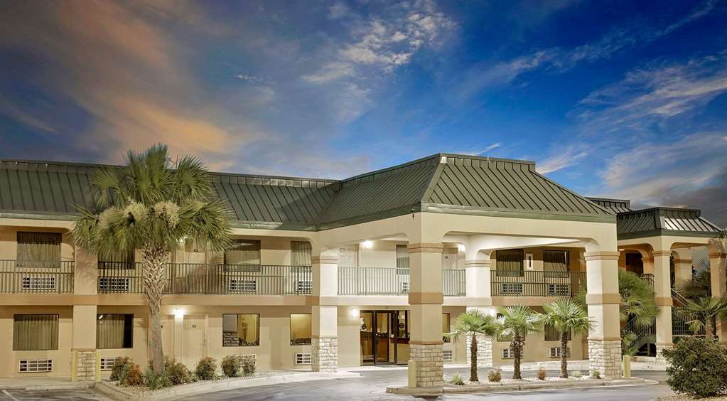 Super 8 by Wyndham Byron South Macon - photo 2