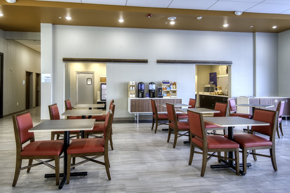 Holiday Inn Express & Suites Omaha Downtown Old Market by IHG - photo 32