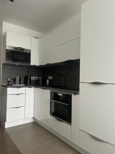 Charment F2 a 5 Min de la Defense in Puteaux, France