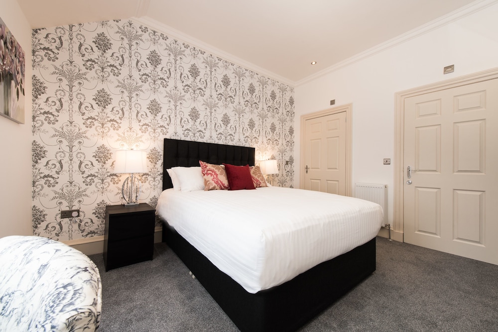 Royal Princes Suites — 4-Star Luxury Hotel in Edinburgh, United Kingdom