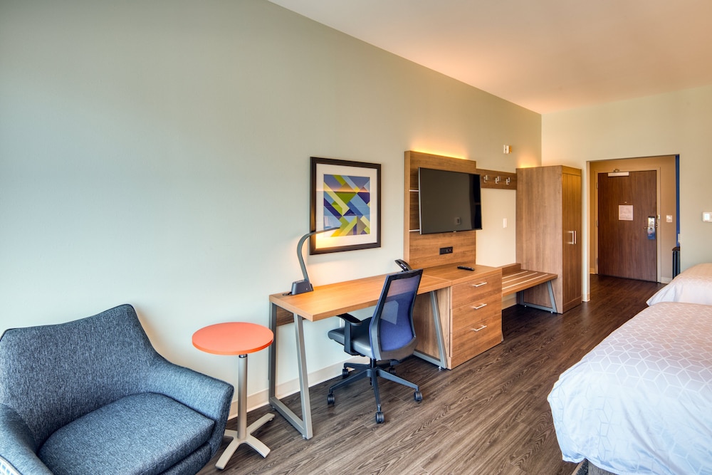 Holiday Inn Express & Suites Charlotte South End by IHG - photo 24