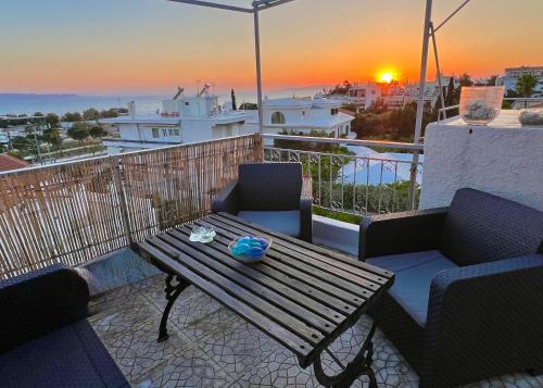 Exclusive Penthouse Apt at Glyfada Marina & Beach — 4-Star Luxury Hotel in Athens, Greece