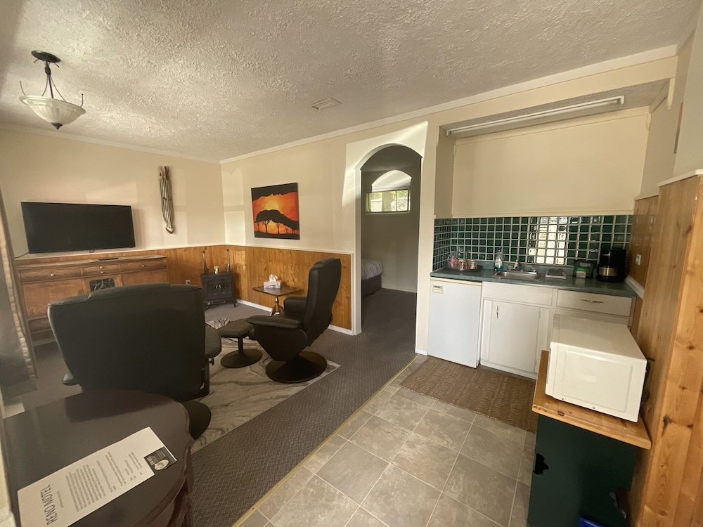Reno Motel - carbon neutral hotel in Salmo