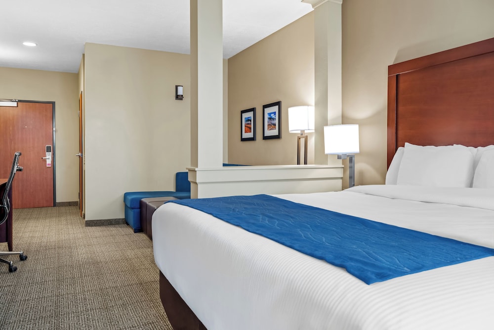 Heartland Inn and Suites - photo 6