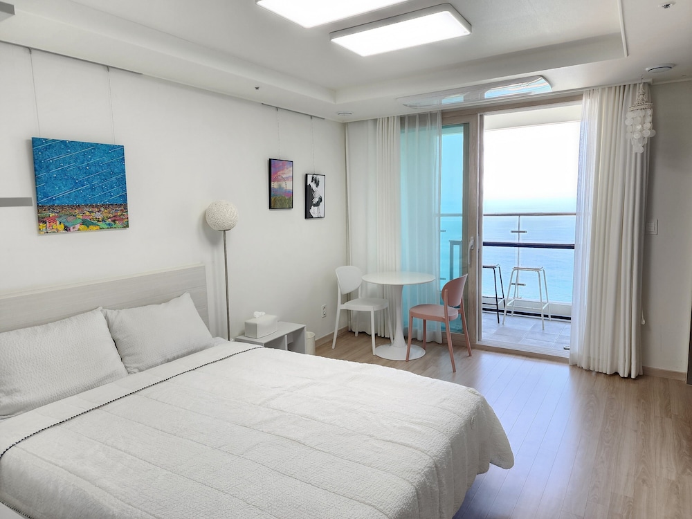 Sokcho Summitbay 17th floor Panoramic Ocean View in Sokcho, South Korea