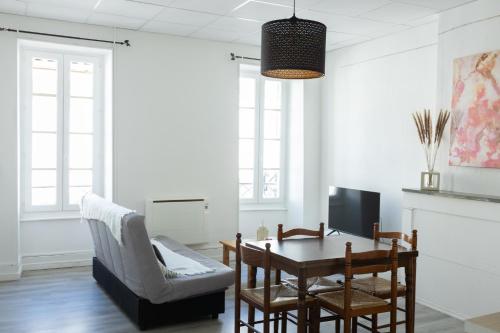 Havre Midi Tv Wifi Cosy Centre Ville in Montelimar, France