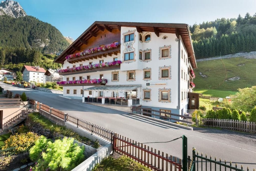 Hotel Grissemann — hotel in Flirsch