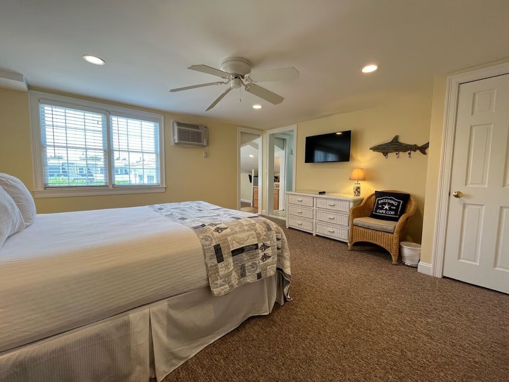 Beach Breeze Inn - photo 16