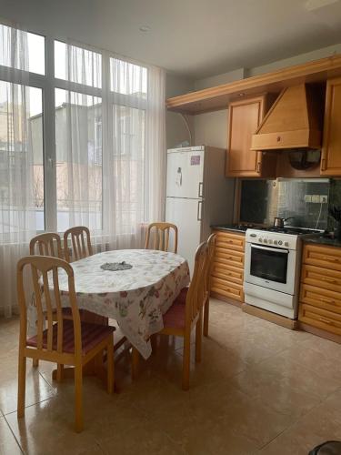 Bright and Modern 4BR Apartment center of Yerevan — 4-Star Luxury Hotel in Yerevan, Armenia