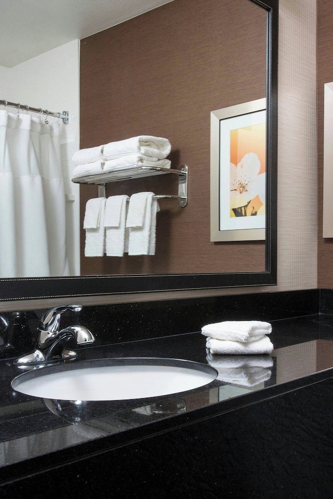 Fairfield Inn & Suites Peru - photo 13