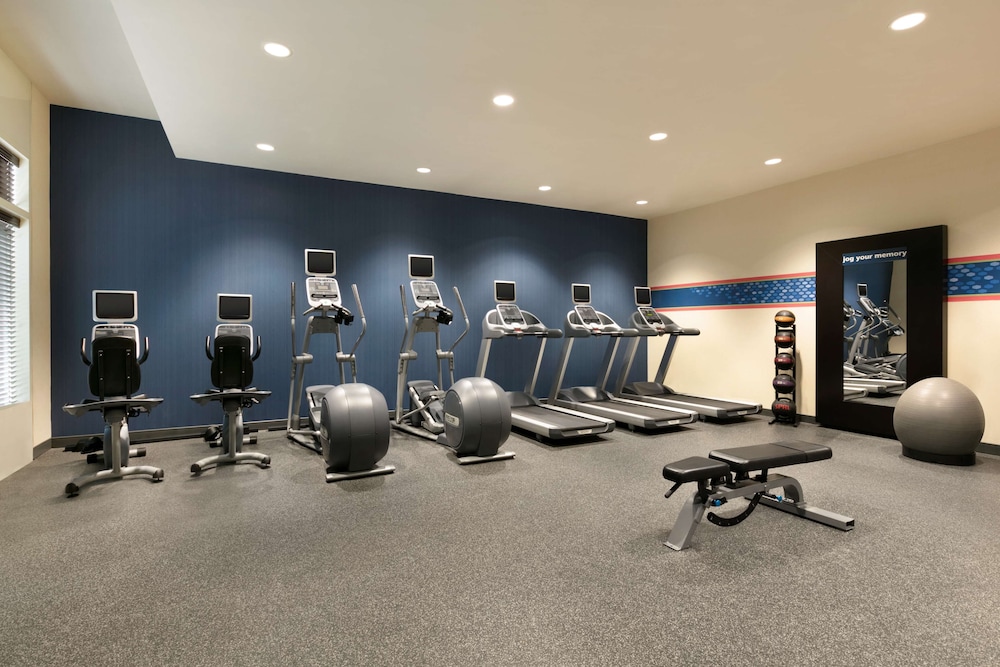 Hampton Inn New York LaGuardia Airport - photo 14