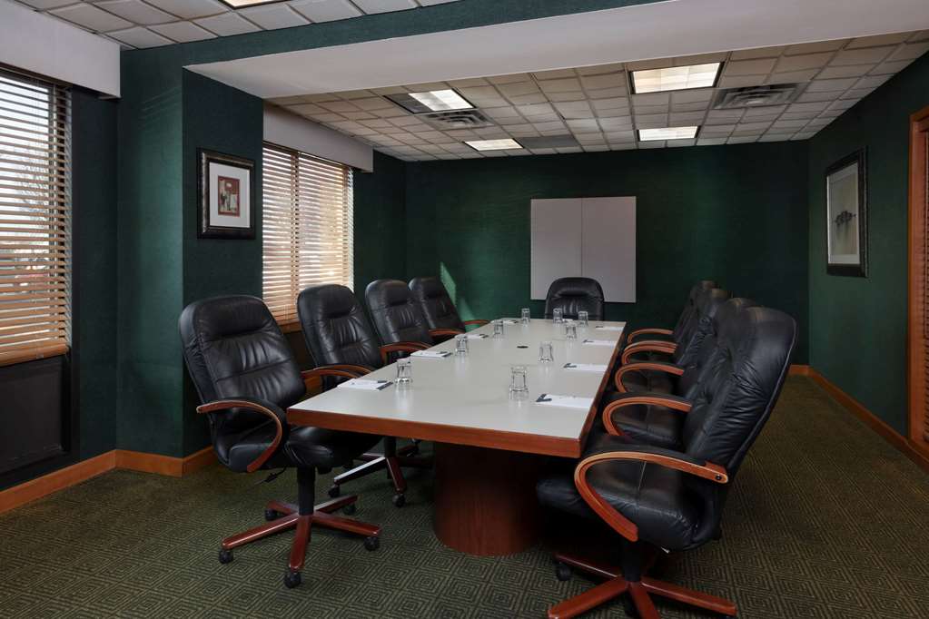 La Quinta Inn & Suites by Wyndham Garden City - photo 53