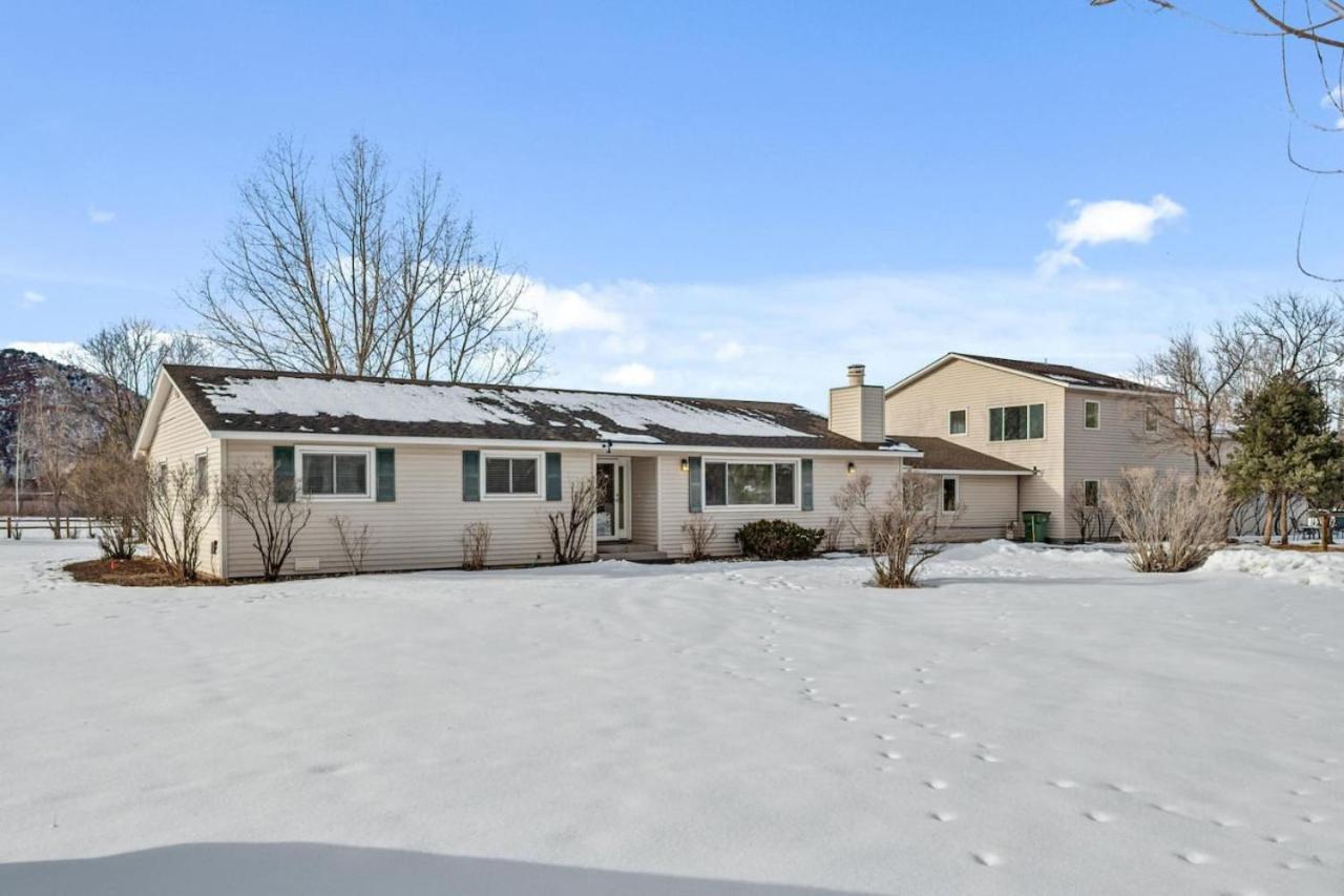 Spacious Secluded 2 Acres Remodeled Walk To Willit — hotel in Basalt