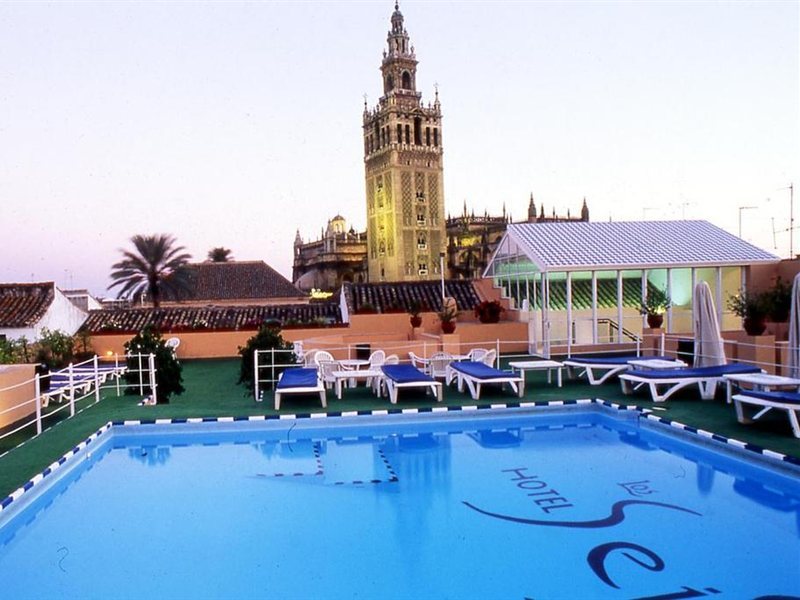 Los Seises by Fontecruz