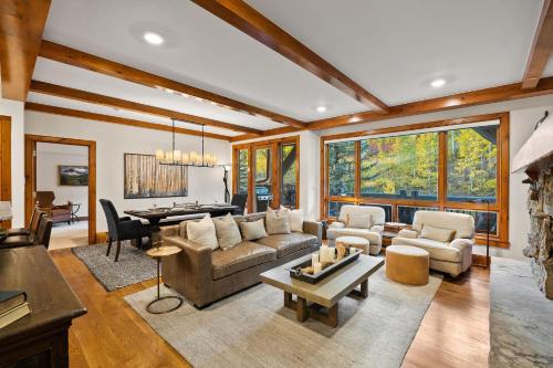 205 Bear Paw Lodge — 4-Star Luxury Hotel in Avon, United States