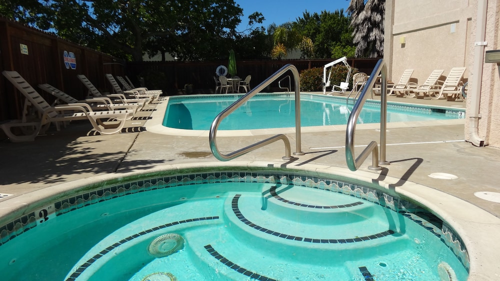 Cloverdale Wine Country Inn & Suites - photo 34
